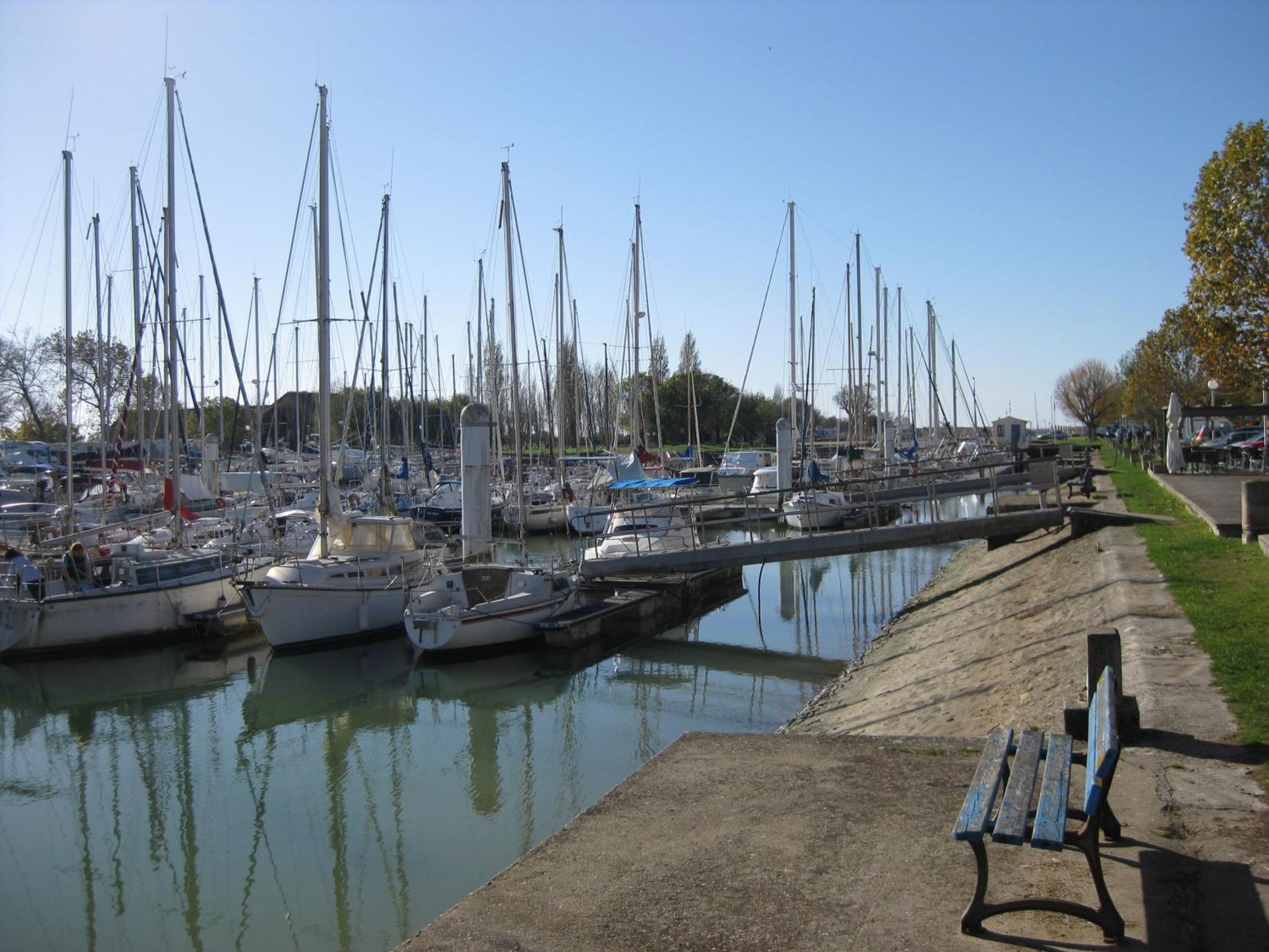 Gite Chez Gladys Chenac Saint Seurin d'Uzet Exterior foto